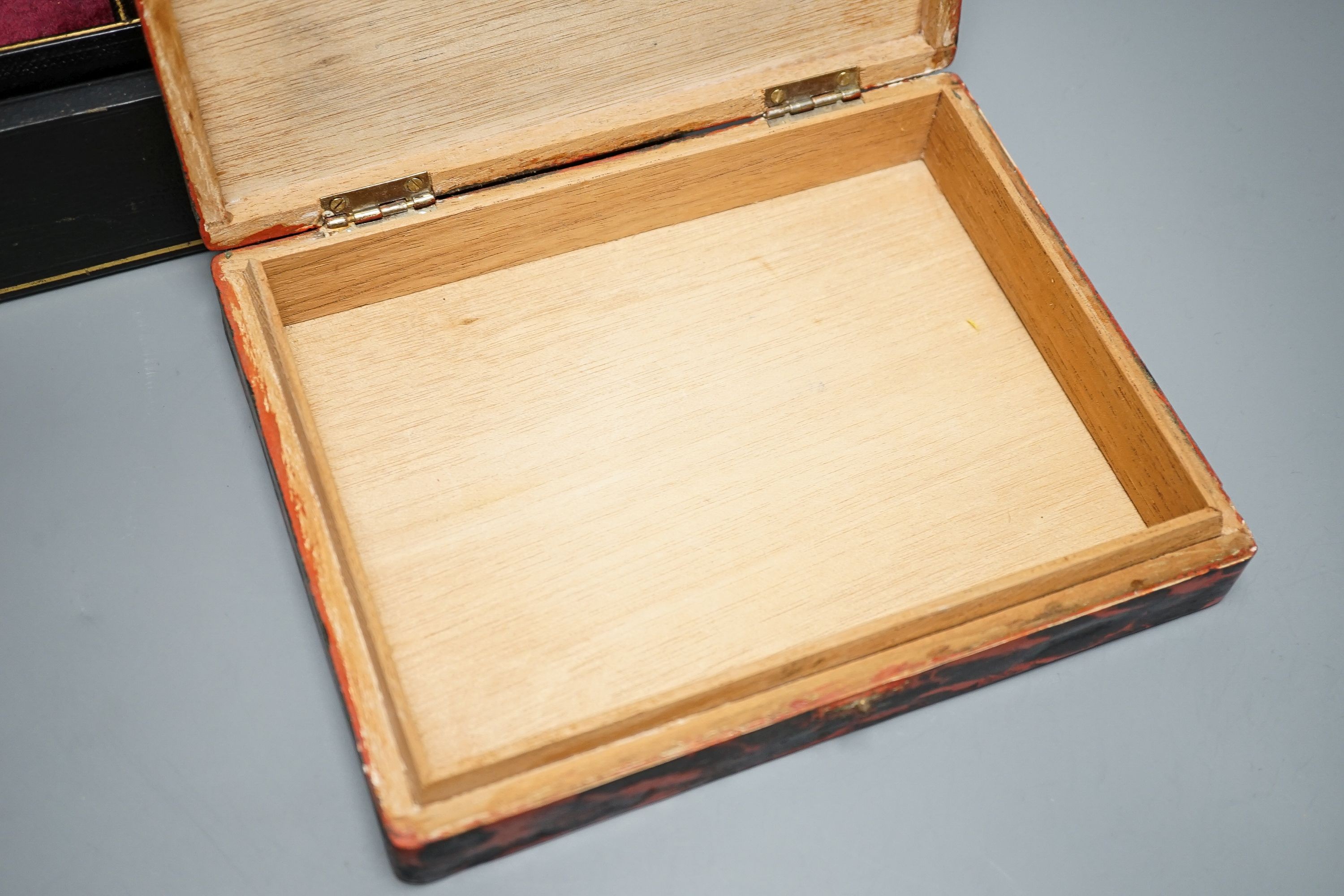 A trompe l’oeuil painted box, 22cm and a Morocco leather jewellery box (2)